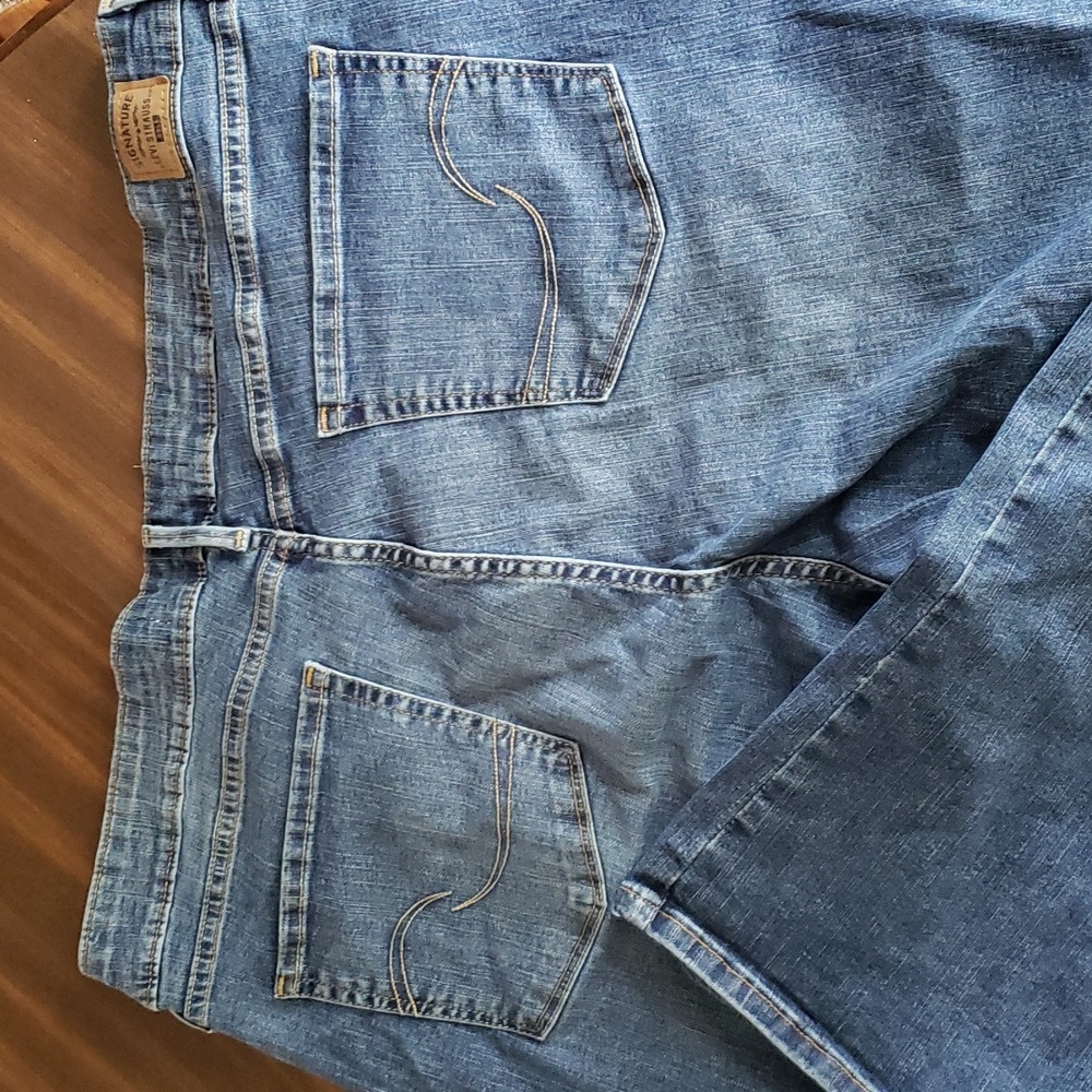 Levi's Signature Mid Rise Bootcut Jeans - Picture 2 of 4